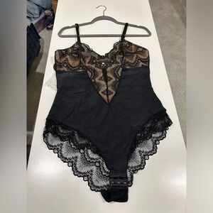 Pinsy Sculpting Lace Shapewear Bodysuit